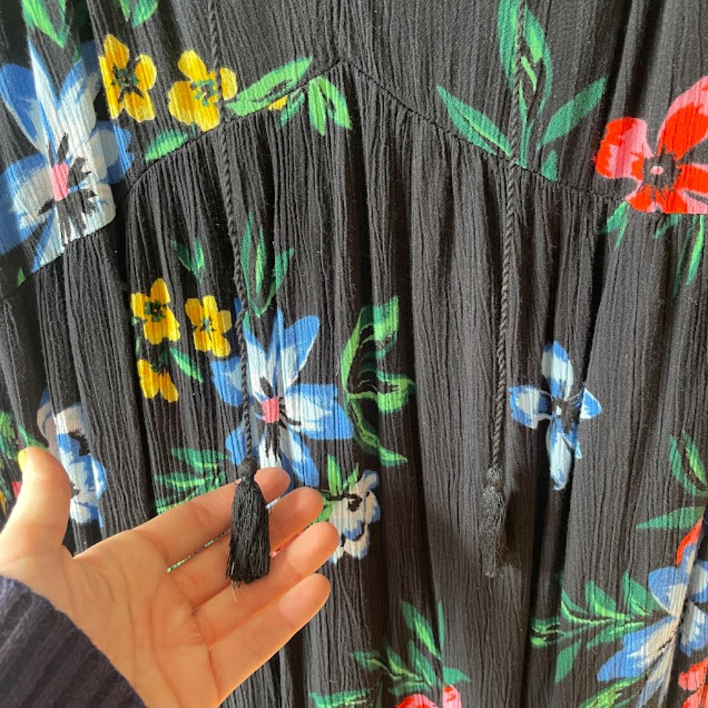 Black long sleeve mini dress with tropical floral print - Picture 3 of 8